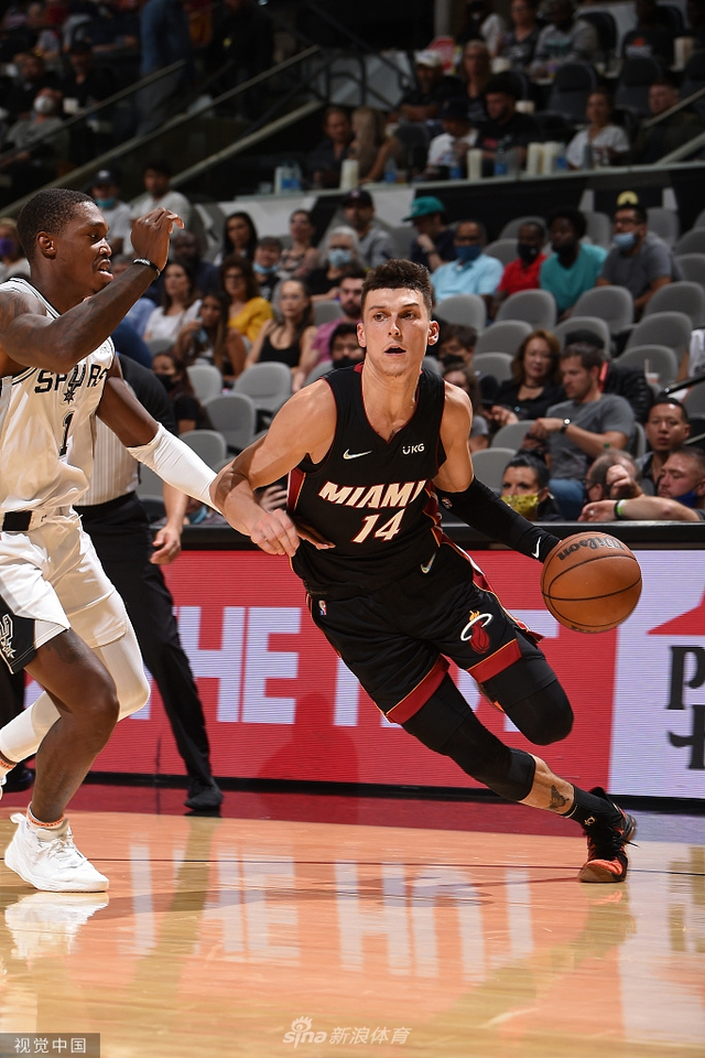 会中脱颖而 会中脱颖而